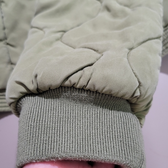 BLANK NYC Women's Quilted Drop Shoulder Jacket Size Sm Burnt Sage Oversized - Picture 10 of 13